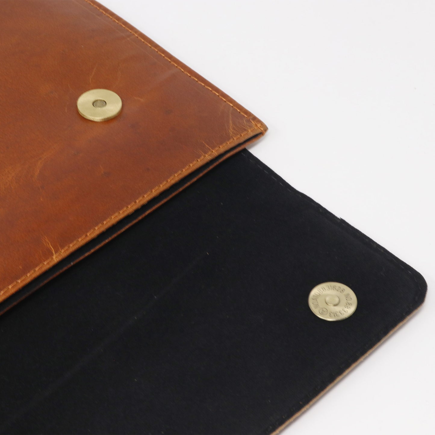 ZELORA PARIS Classic Professional Leather Laptop Sleeve-Tan